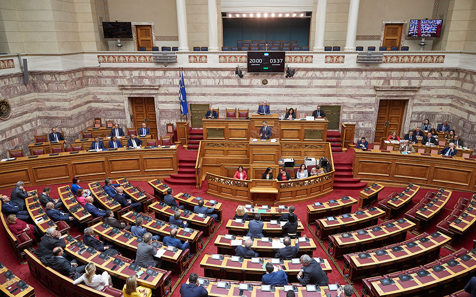 βουλή-ανοίγματα-αλλά-και-μετωπική-σ-2386359