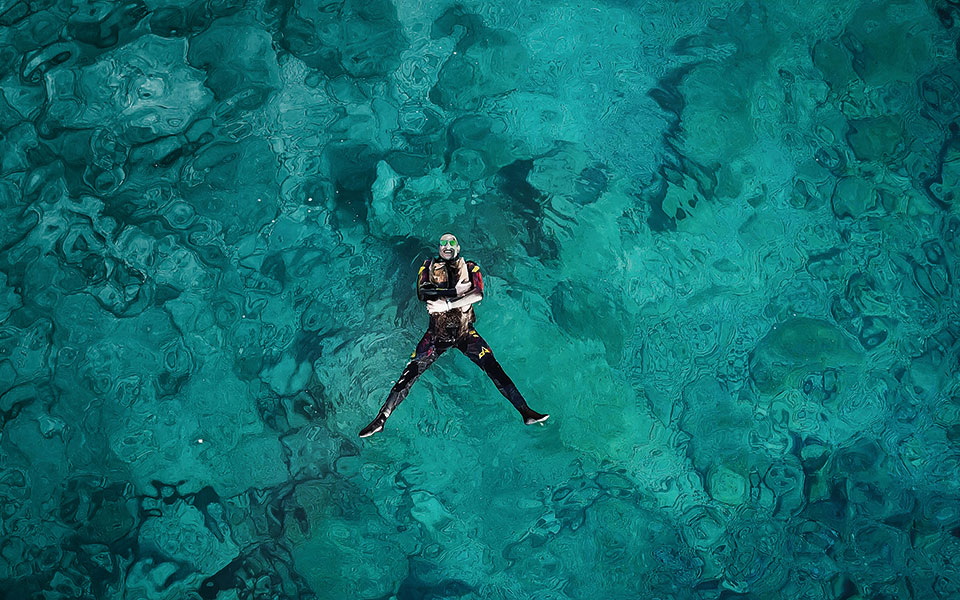 το-απέραντο-γαλάζιο-του-δήμου-αδάμη-2388010