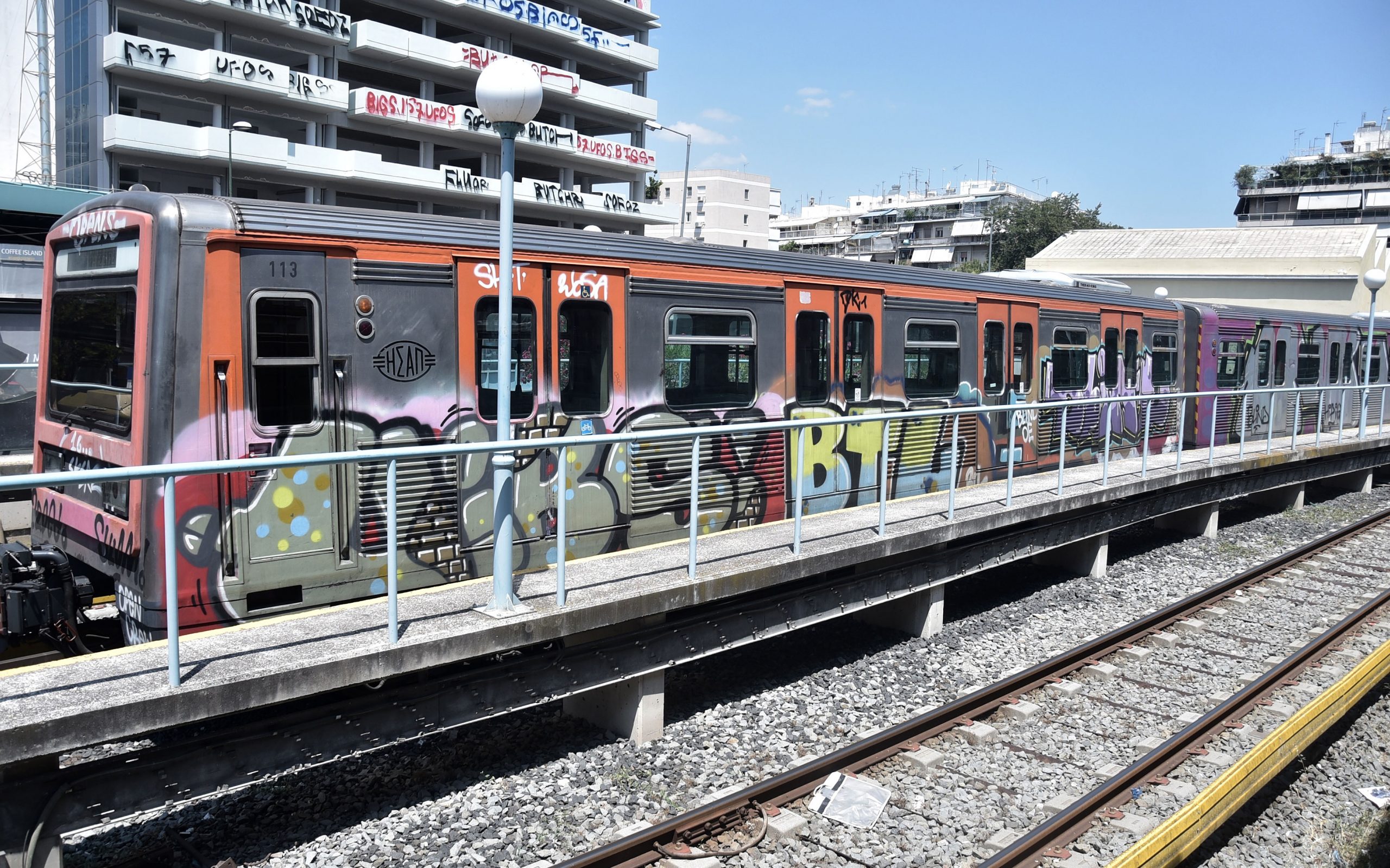 θησείο-απεγκλωβίστηκε-άνδρας-που-έπε-2390268