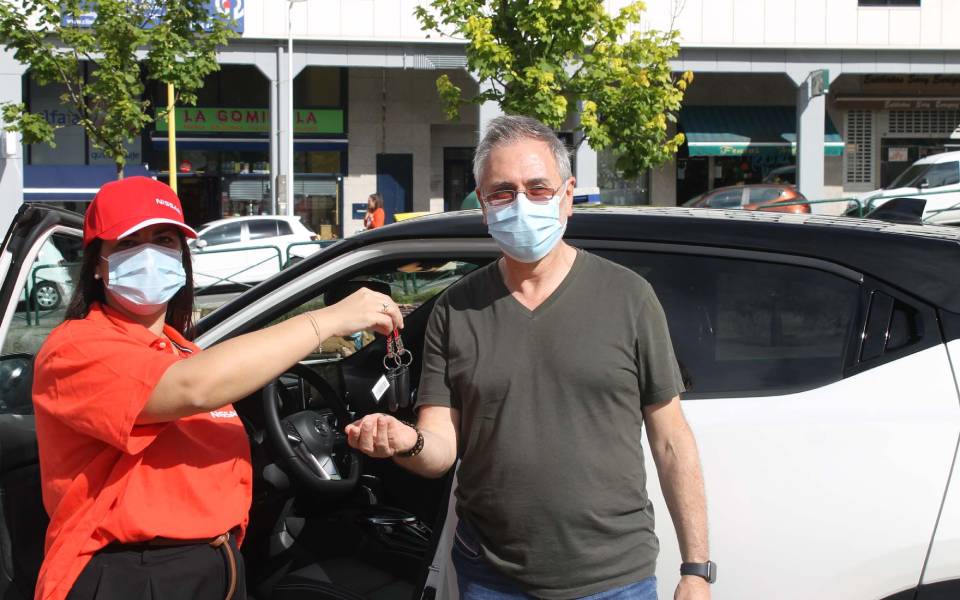 η-nissan-πουλά-το-πρώτο-αυτοκίνητο-μέσω-whatsapp-2387250