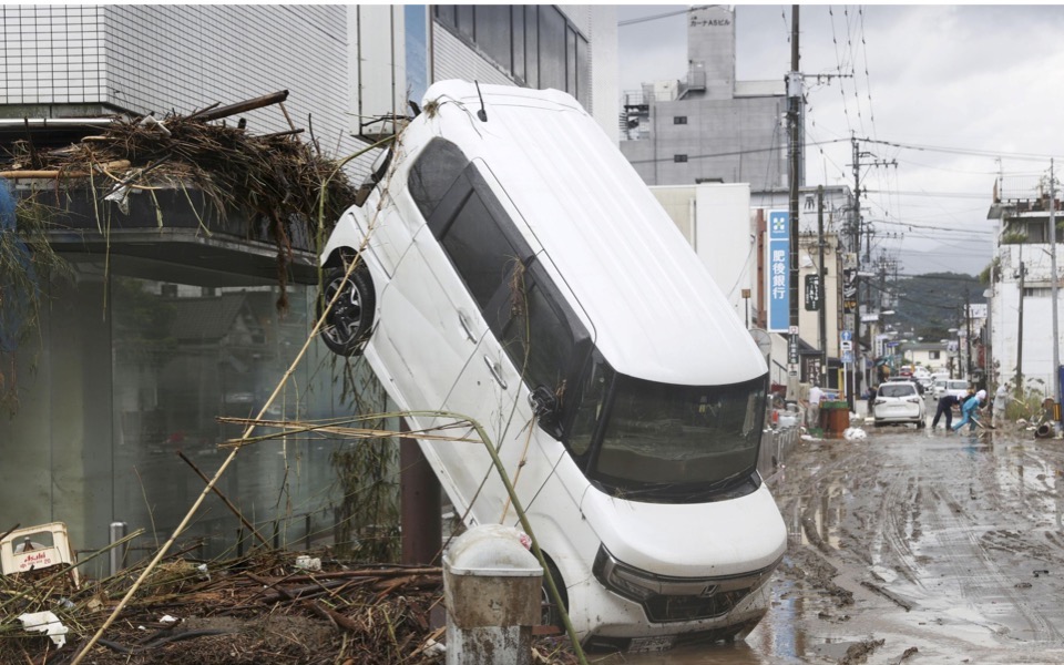 δεκάδες-νεκροί-από-πλημμύρες-στην-ιαπ-2386648