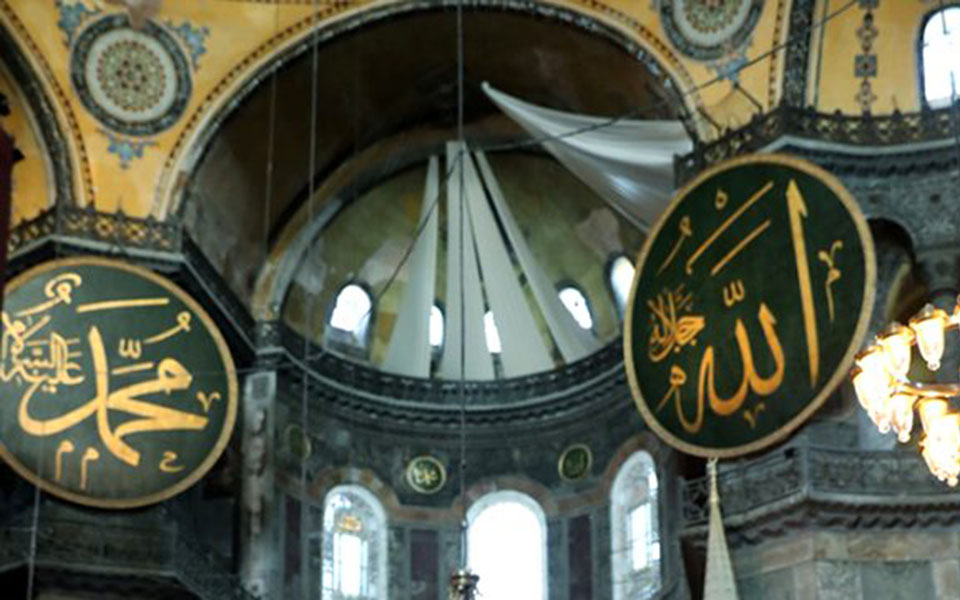 οι-λευκές-κουρτίνες-που-κρύβουν-τα-ψηφ-2389695