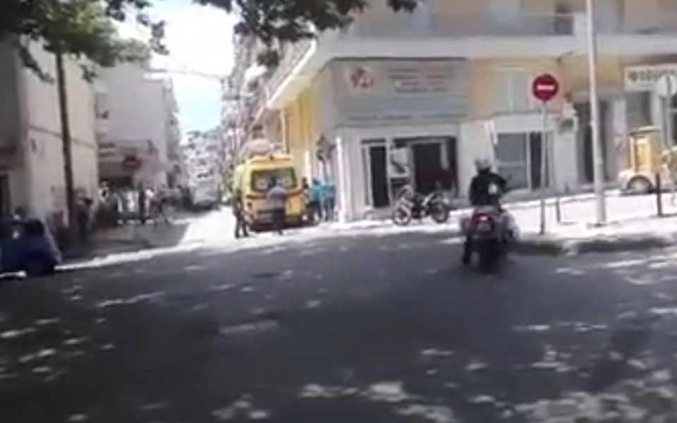 επίθεση-με-τσεκούρι-στη-δου-κοζάνης-τ-2388398