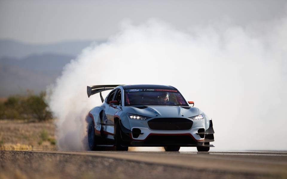 h-πρωτότυπη-και-πλήρως-ηλεκτρική-mustang-mach-e-1400-2390122