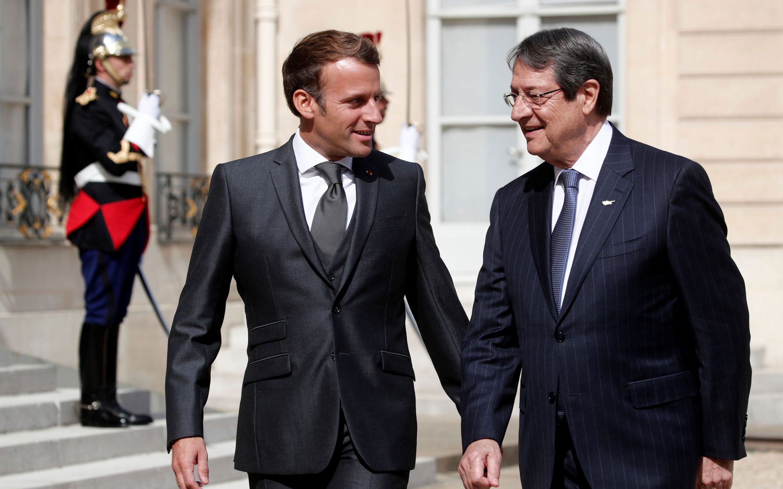 μακρόν-κυρώσεις-σε-όσους-παραβιάζουν-2389562