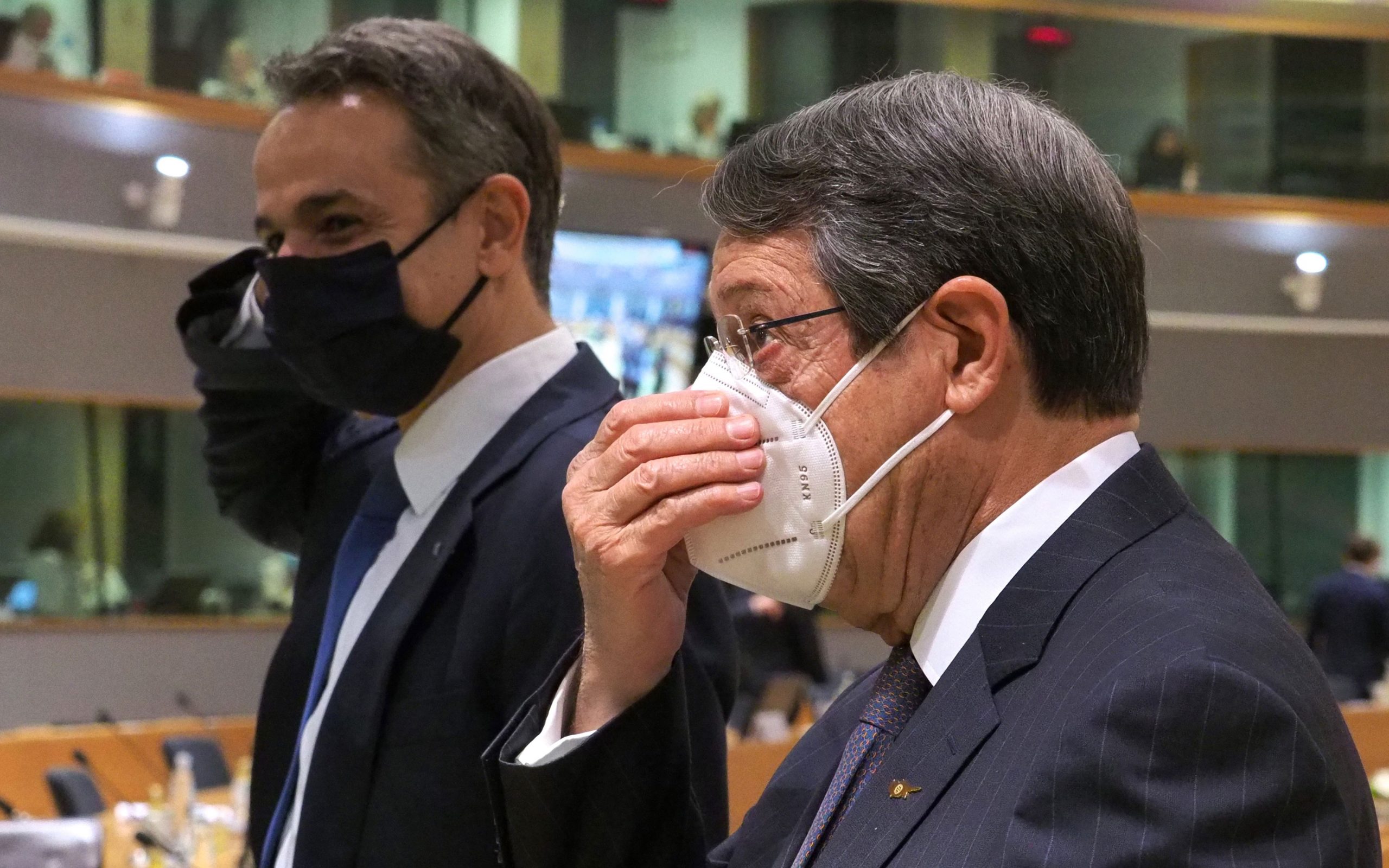 ν-αναστασιάδης-η-ε-ε-να-απαντά-συλλογι-2388591