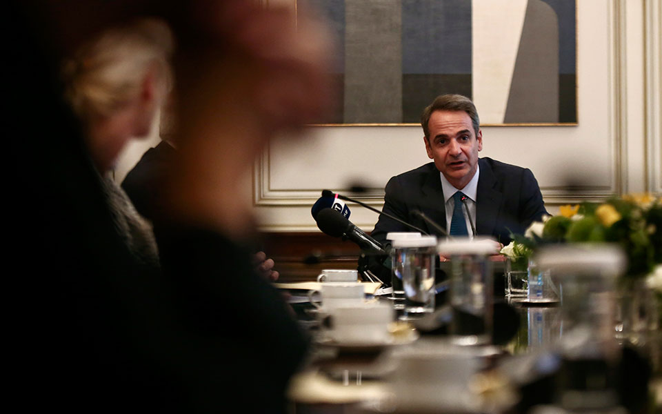 ο-πρωθυπουργός-ενημερώνει-τους-πολιτ-2389374