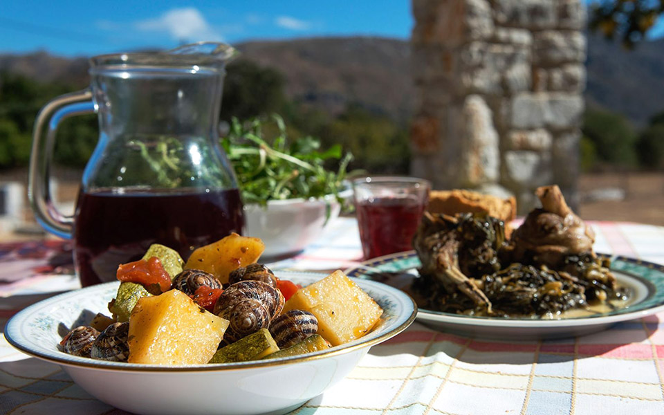 τα-κρητικά-μαγαζιά-στην-αθήνα-και-το-κα-2390336