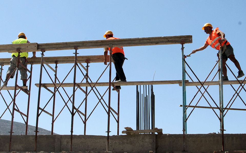 συσσωρευμένες-ζημίες-2765-εκατ-για-την-α-2386424