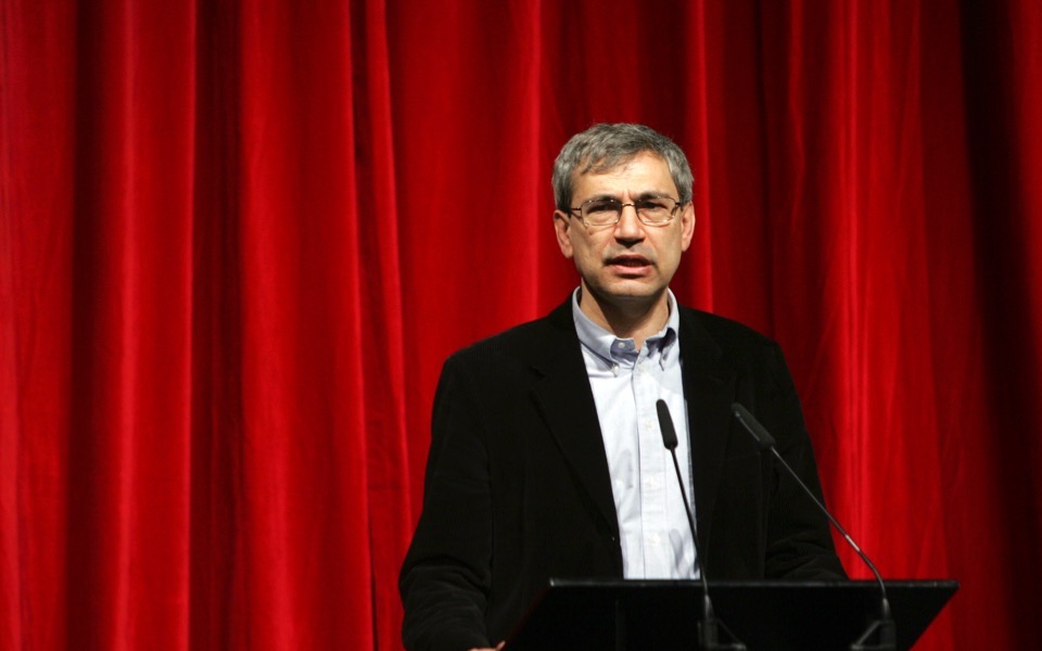 ορχάν-παμούκ-με-την-αγία-σοφία-τέμενος-2389786