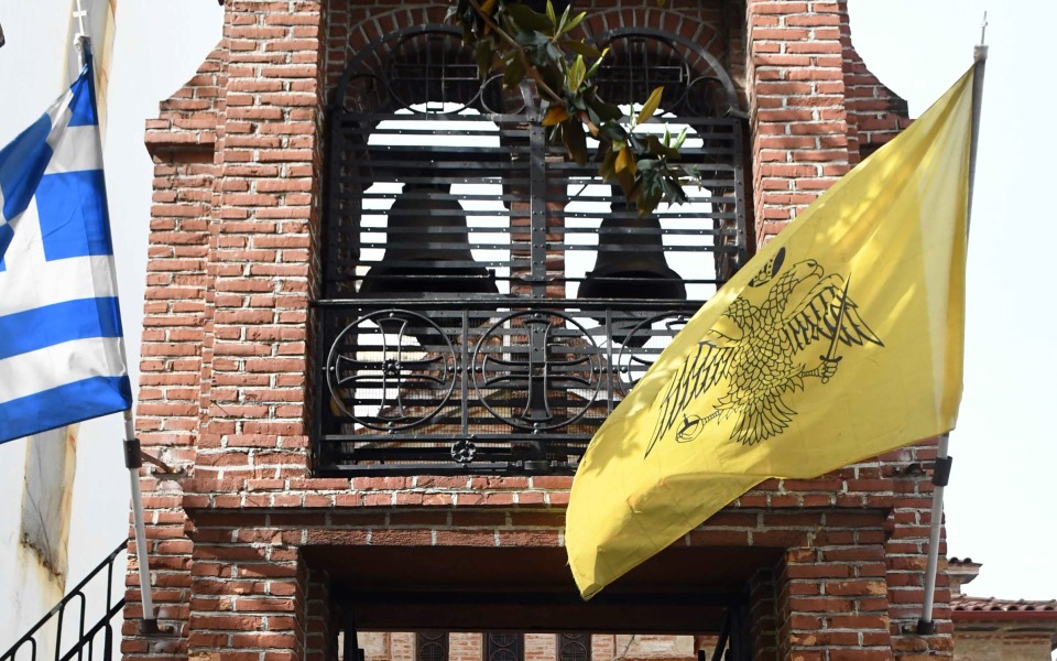 πένθιμα-κτυπούν-από-το-πρωί-οι-καμπάνε-2389729