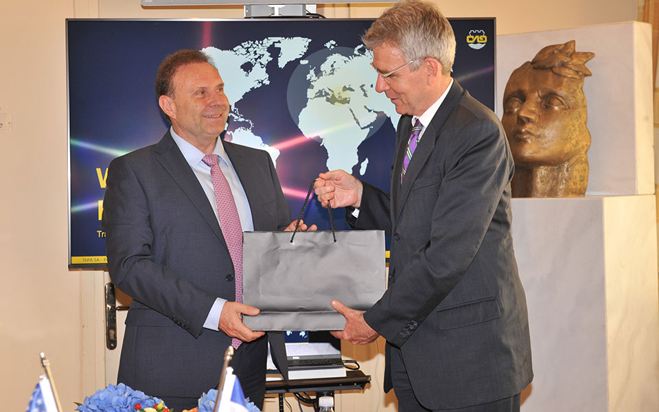 πάιατ-στον-ολθ-συνεργασία-σε-τομείς-αμ-2387279