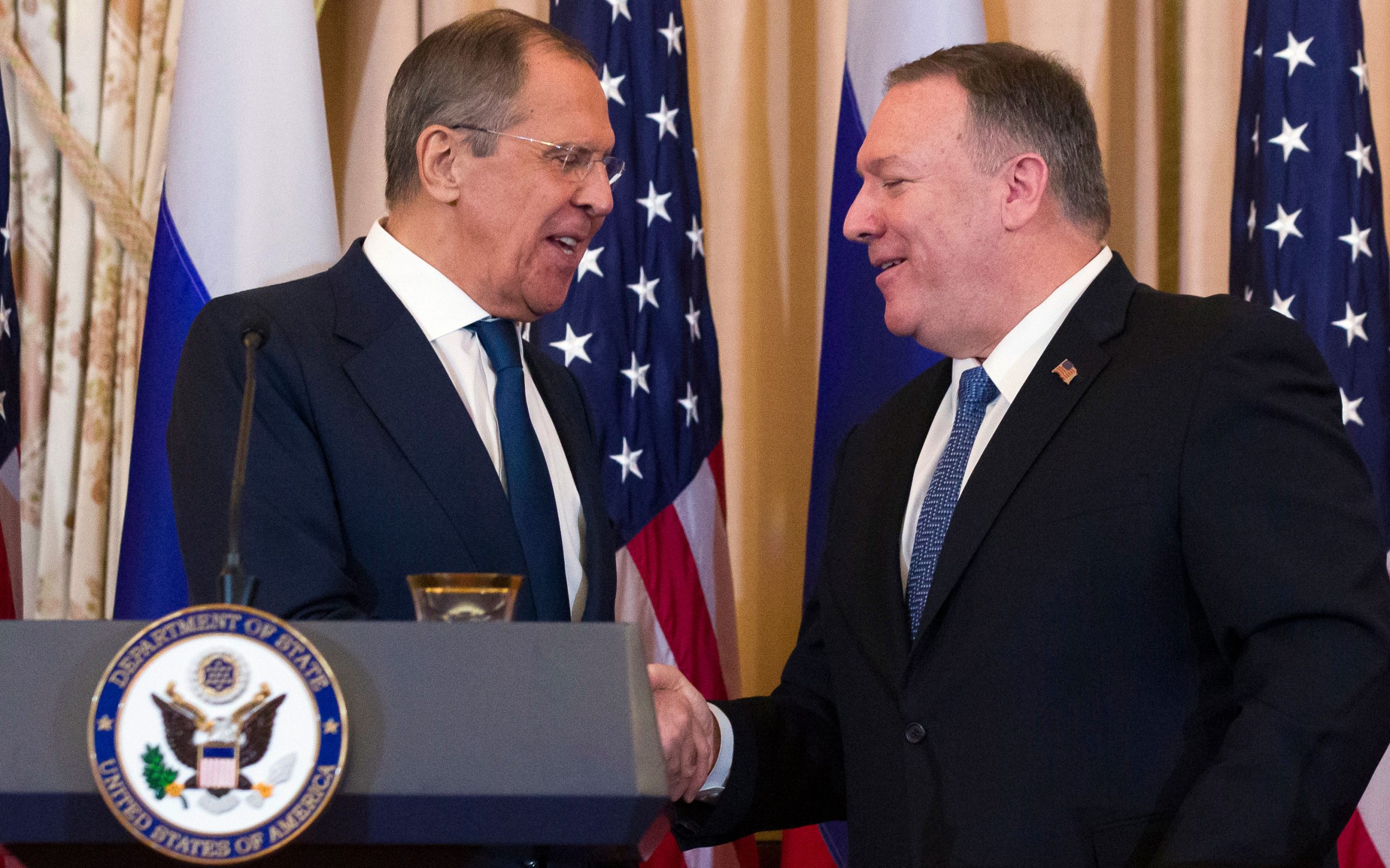 επικοινωνία-πομπέο-λαβρόφ-στην-ατζ-2387890