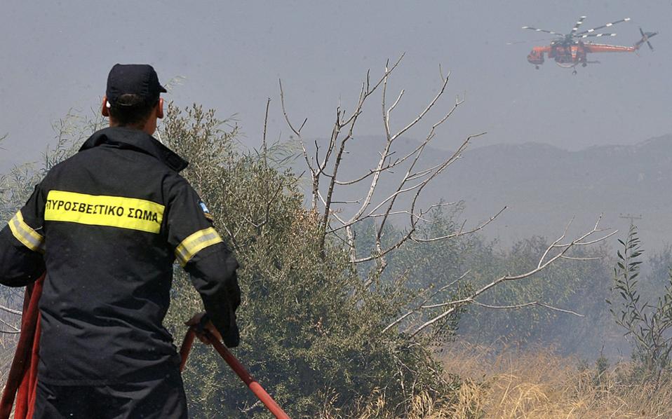 υπό-μερικό-έλεγχο-η-πυρκαγιά-στο-πόρτο-2389957