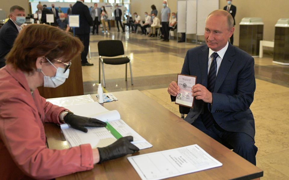 οι-ρώσοι-ψήφισαν-πούτιν-μέχρι-το-2036-2385963