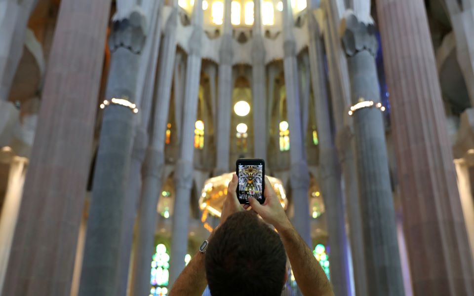 βαρκελώνη-η-σαγράδα-φαμίλια-άνοιξε-γι-2386459