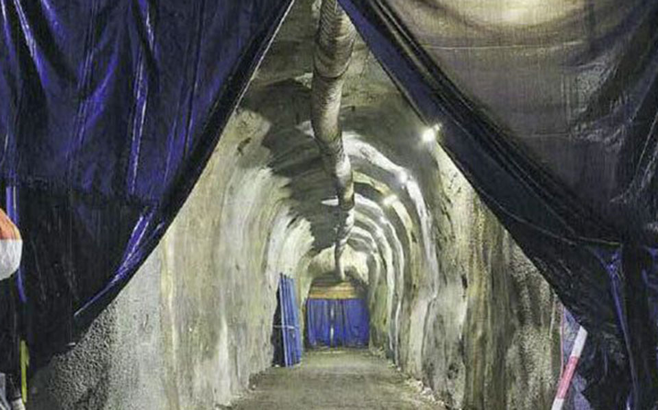 θησαυροφυλάκια-σε-βράχους-στους-πρόπ-2387603