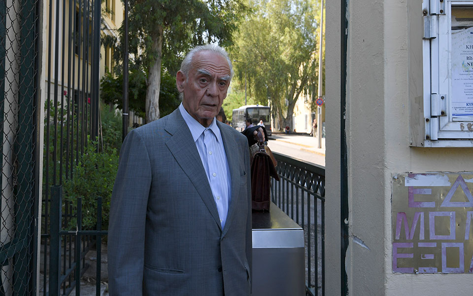 αρνητικός-στον-κορωνοϊό-ο-ακης-τσοχατ-2391002