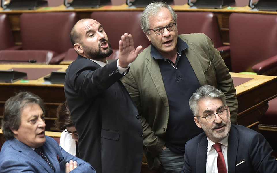 αποχώρηση-συριζα-από-την-ψηφοφορία-γι-2389472