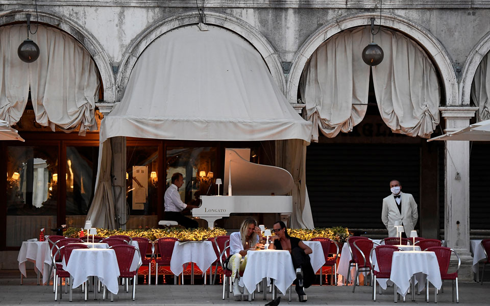 κορωνοϊός-h-ιταλία-ετοιμάζεται-να-παρα-2387438