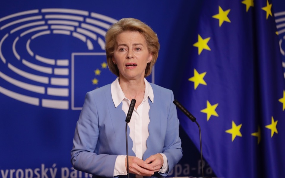 κομισιόν-από-σφάλμα-η-παρουσία-φον-ντε-2386643