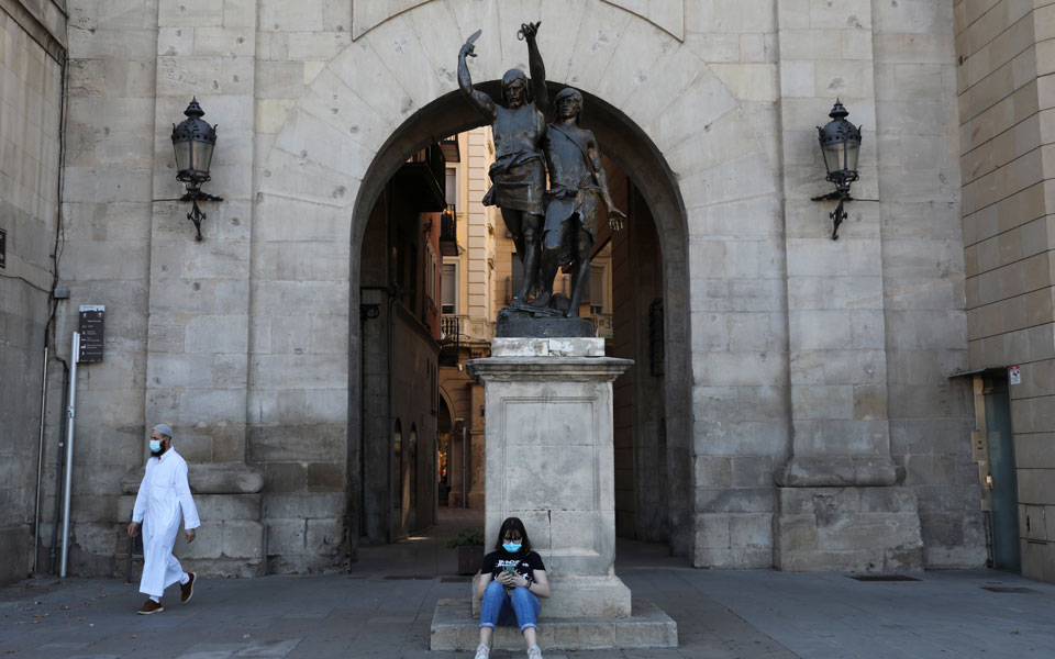 κορωνοϊός-τοπικά-lockdown-επιστρέφουν-σε-18-χώ-2388058