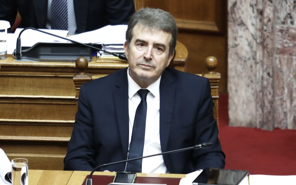 χρυσοχοΐδης-οποιος-ρίχνει-μολότοφ-στ-2388135