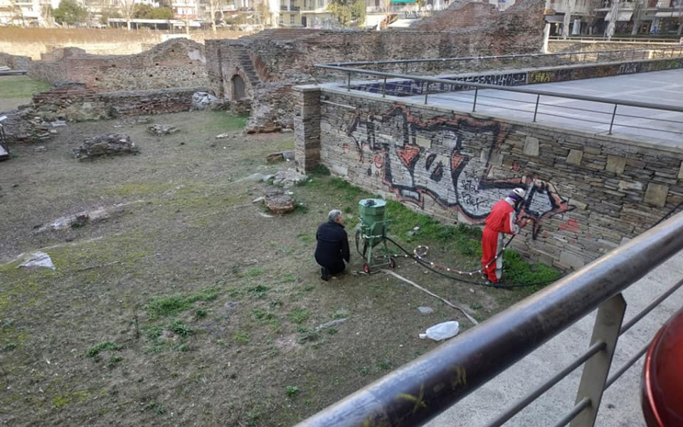 καθαρισμός-των-γκράφιτι-από-το-ανάκτο-2300620