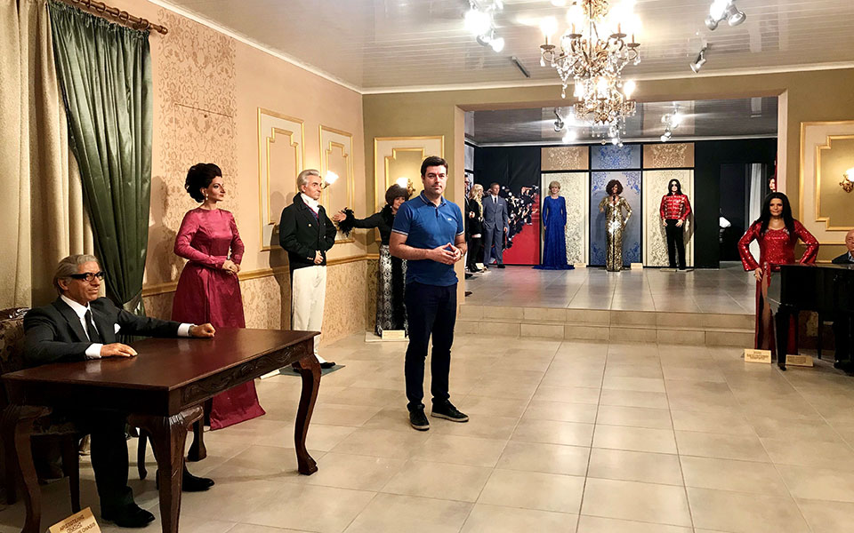 ο-επίμονος-δημιουργός-κέρινων-ομοιωμ-2392765