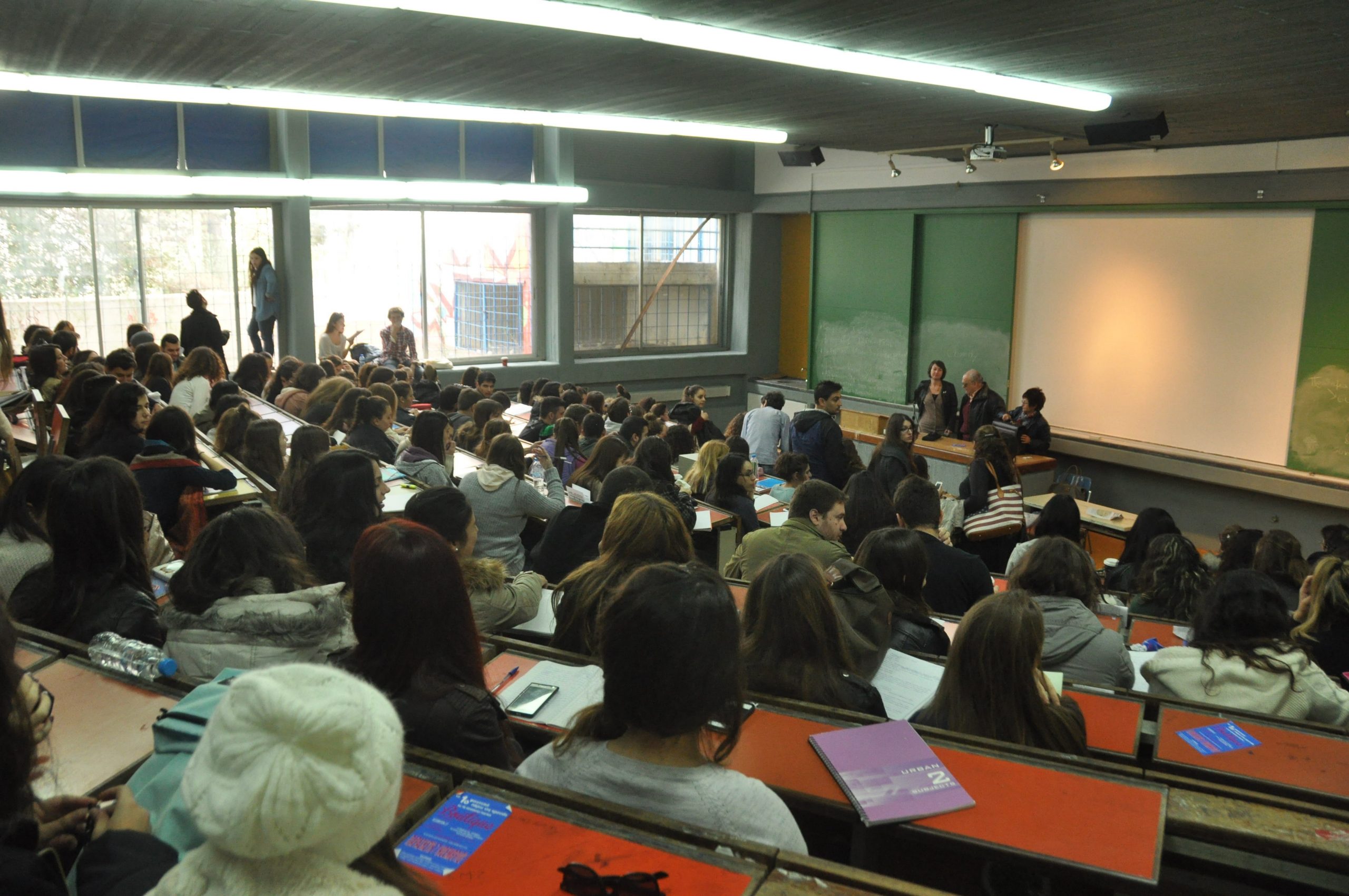 εκπαίδευση-εγκλωβισμένη-στην-εσωστρ-2299911