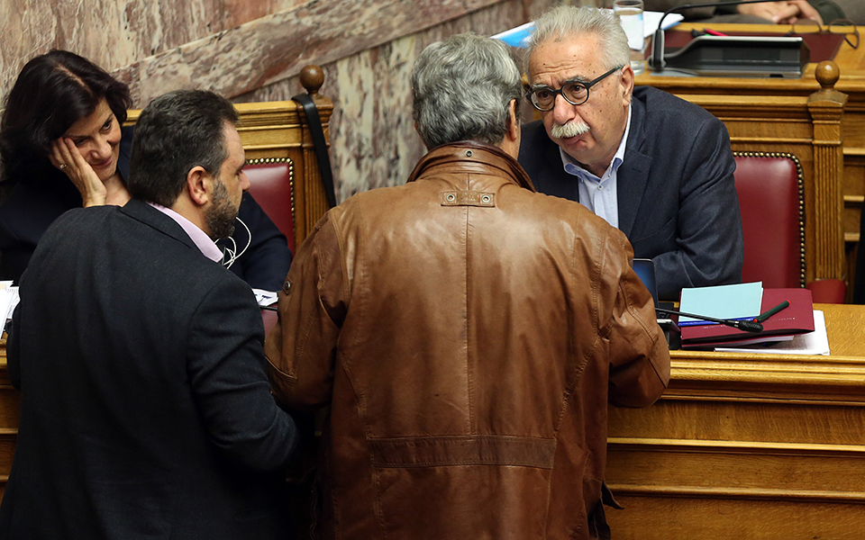 πώς-πεθαίνουν-οι-δημοκρατίες-2299985