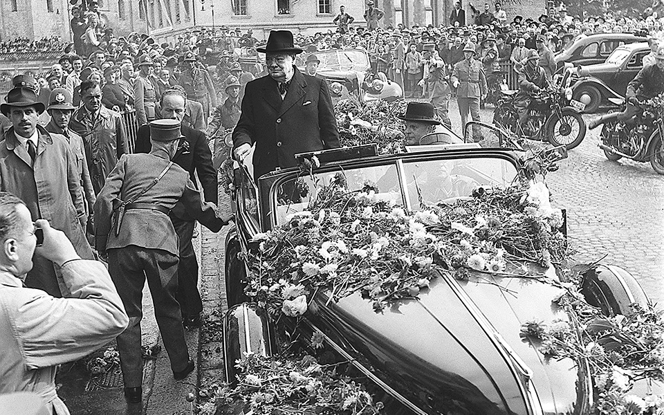 ο-κακούργος-και-ο-λένιν-του-σούπερ-μ-2300200