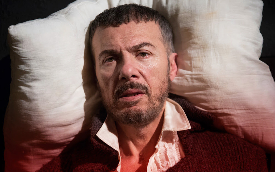 ενας-πολυπρισματικός-μονόλογος-2300178