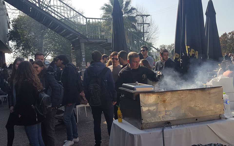 τα-ελληνικά-πανεπιστήμια-τσικνίζουν-2302557