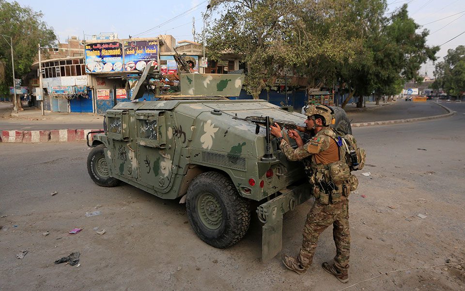 aφγανιστάν-ρουκέτες-έπληξαν-την-καμπο-2393098