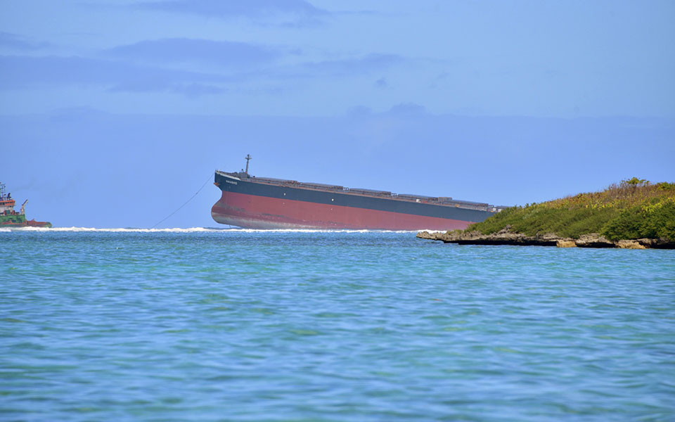 μαυρίκιος-κόπηκε-στα-δύο-το-φορτηγό-πλ-2392969