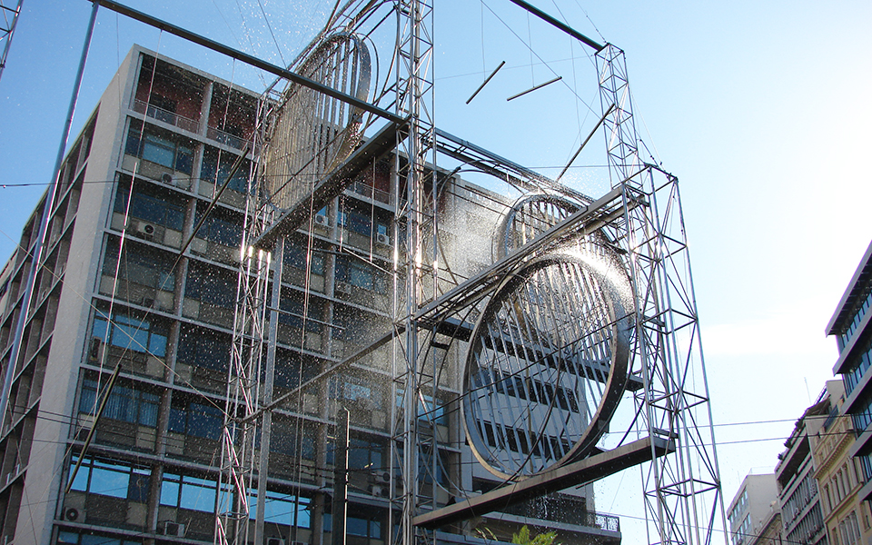 πεντάκυκλο-εκπέμπει-sos-2301367