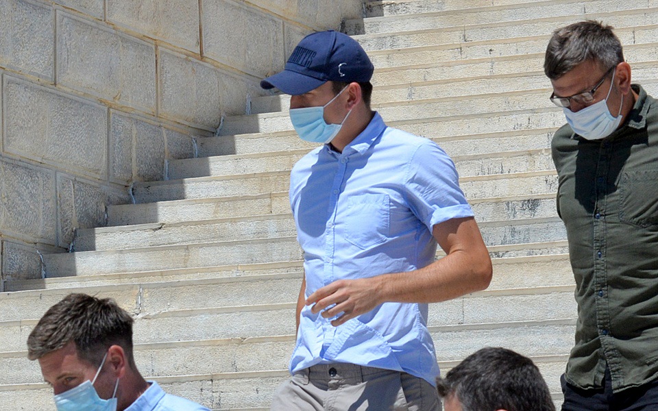 πήρε-προθεσμία-να-απολογηθεί-και-αφέθ-2393751