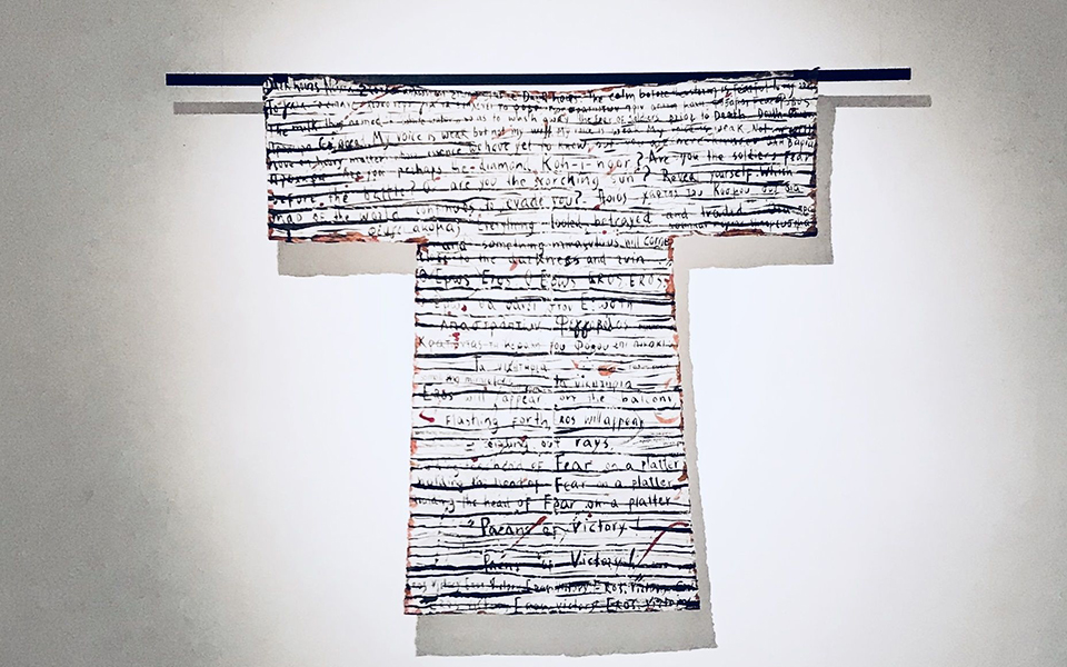 σκόρπιες-λέξεις-σε-σίδερο-και-χαρτί-2302300