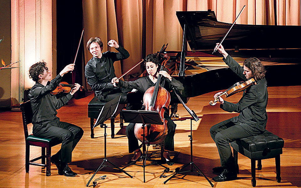 συναρπαστική-βραδιά-μουσικής-δωματί-2301518