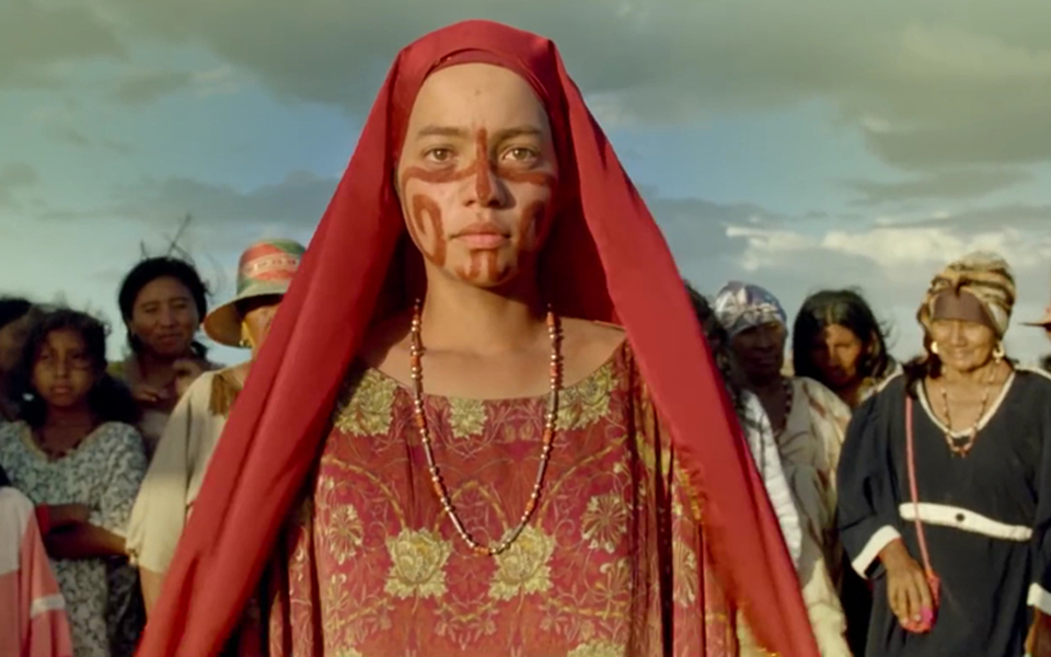 μια-αγκαλιά-σε-μιαν-αιώρα-δεν-αρκεί-για-2298887