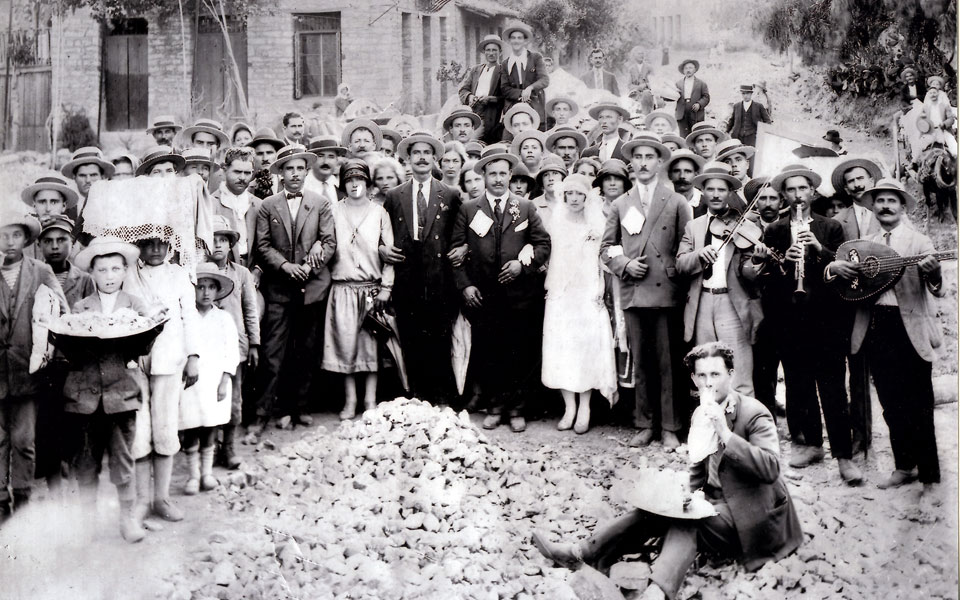 αφιέρωμα-γάμος-γιορτή-για-όλο-το-χωριό-2300638