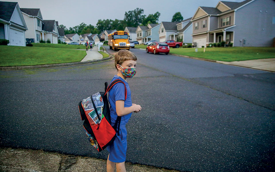 καινούρια-τσάντα-καινούρια-μάσκα-2391728