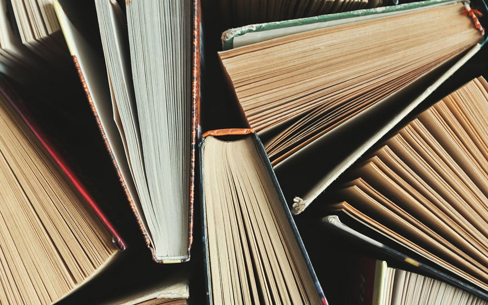 βοήθεια-σε-συγγραφείς-2392353