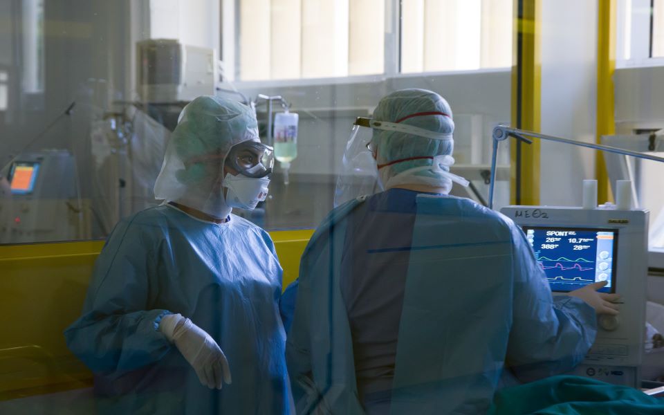 κορωνοϊός-157-κρούσματα-πάνω-από-10-000-το-σύ-2394742