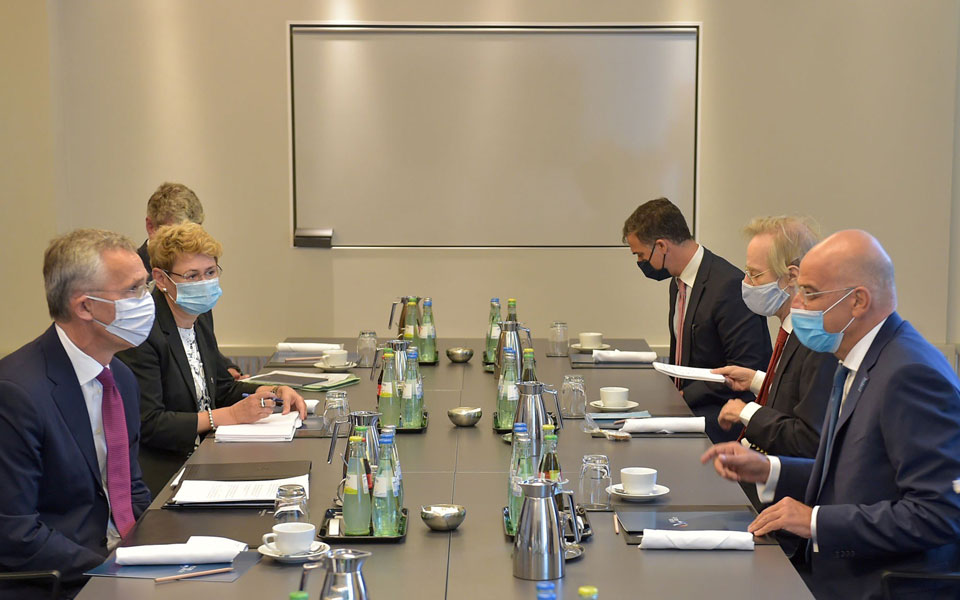 δένδιας-σε-στόλτενμπεργκ-το-νατο-δεν-μ-2394323