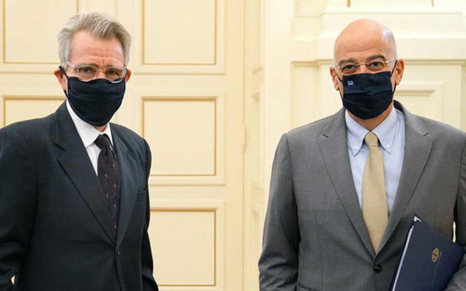 συνάντηση-ν-δένδια-τζ-πάιατ-με-επίκε-2392324