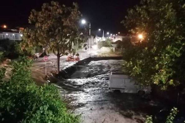 πλημμύρες-στη-θάσο-διασώθηκαν-εγκλω-2393400