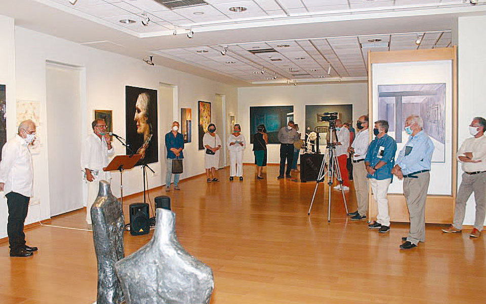 επειδή-είναι-το-σκοτάδι-που-γεννάει-τ-2392477