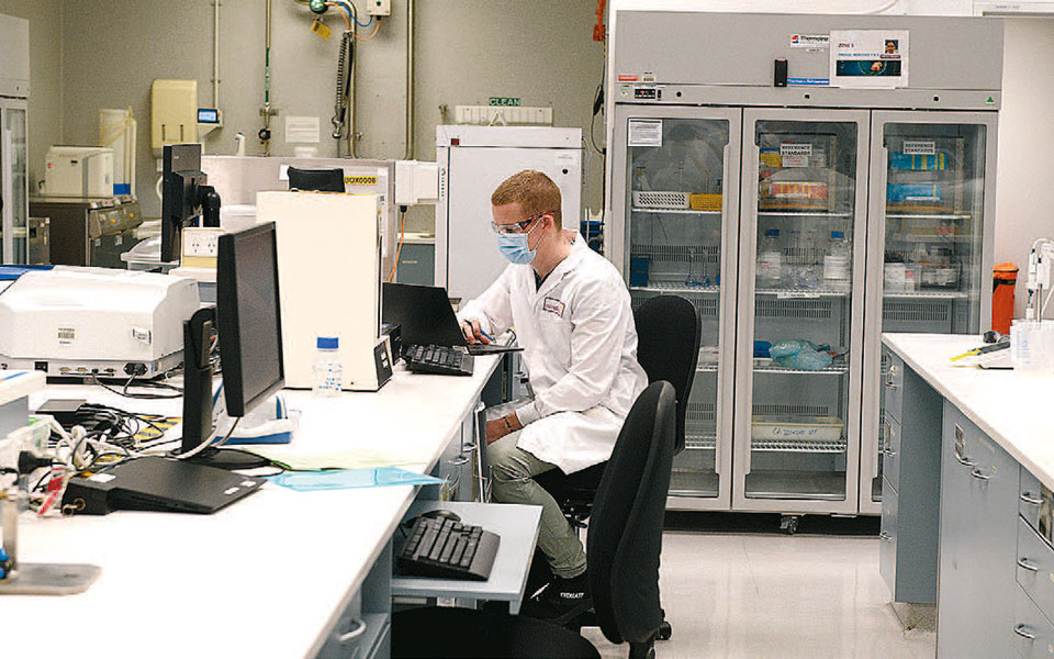 κορωνοϊός-κλείνουν-συμφωνίες-για-εμβ-2393397